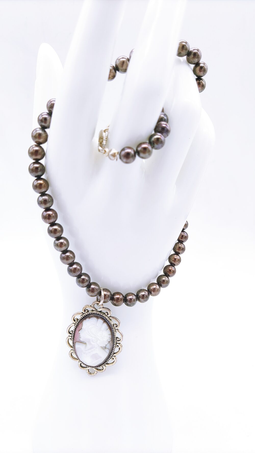 Necklace brown pearls and cameo pendant vintage style 1