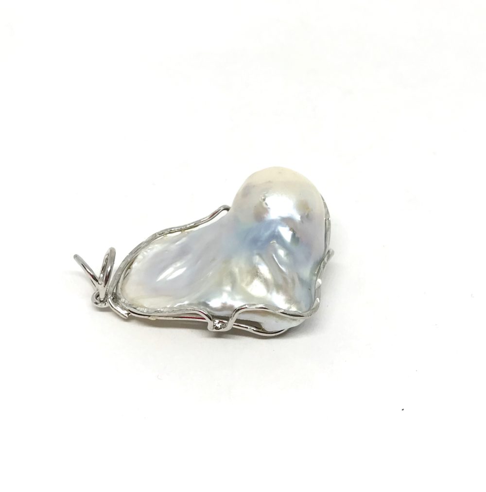 Pendant in Silver and Natural Pearl 3